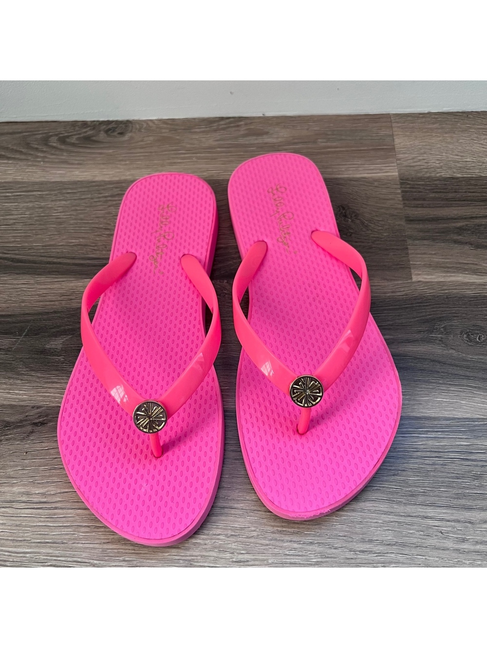 Lilly Pulitzer bright pink flip flops women's size 8